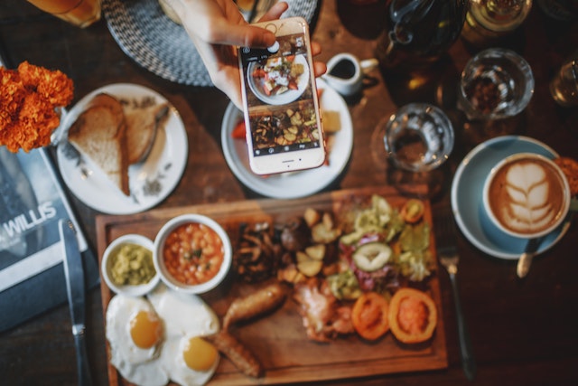  Learn how you can market your restaurant through social media influencers